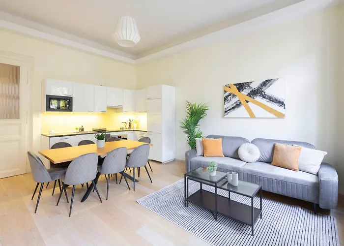 Exclusive & Spacious Central Residence W/ 4Bedrm 2Bathrm