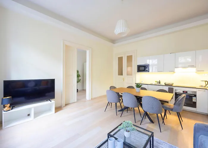 Exclusive & Spacious Central Residence W/ 4Bedrm 2Bathrm