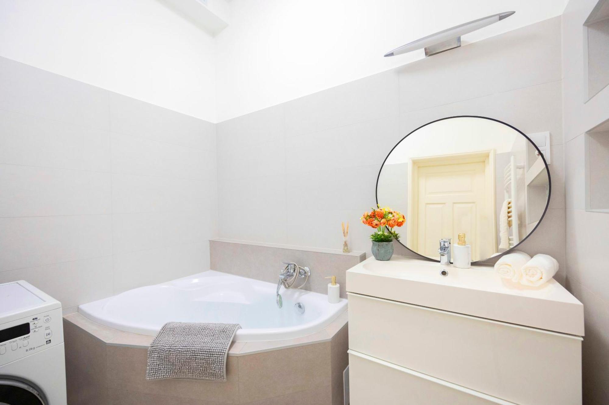 Апартаменти Exclusive & Spacious W/ 4bedrm 2bathrm *