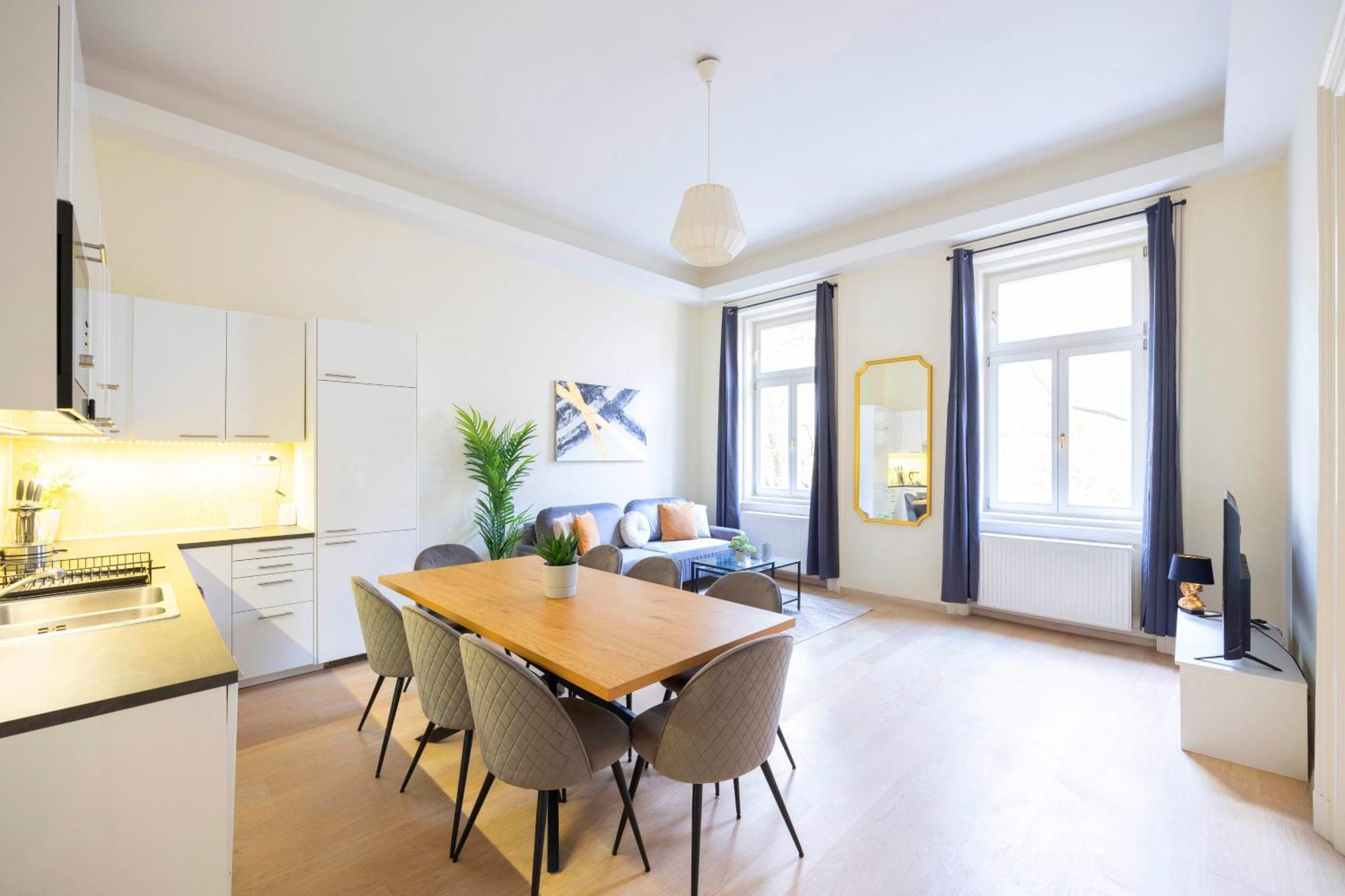 Апартаменти Exclusive & Spacious W/ 4bedrm 2bathrm