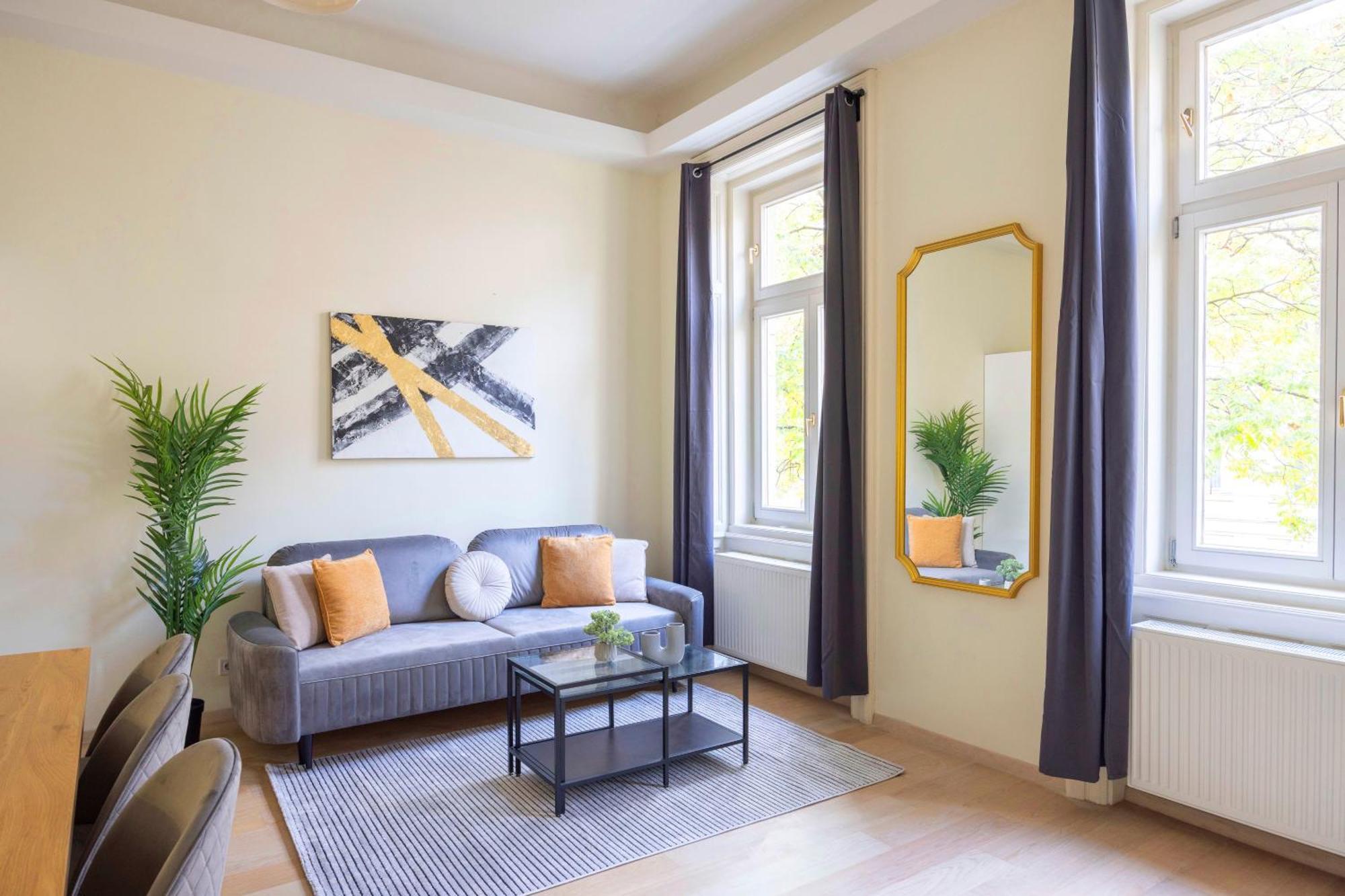 Exclusive & Spacious W/ 4bedrm 2bathrm Будапешт
