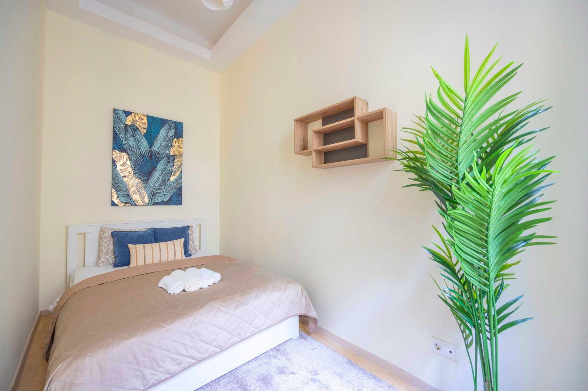 Exclusive & Spacious W/ 4bedrm 2bathrm Апартаменти