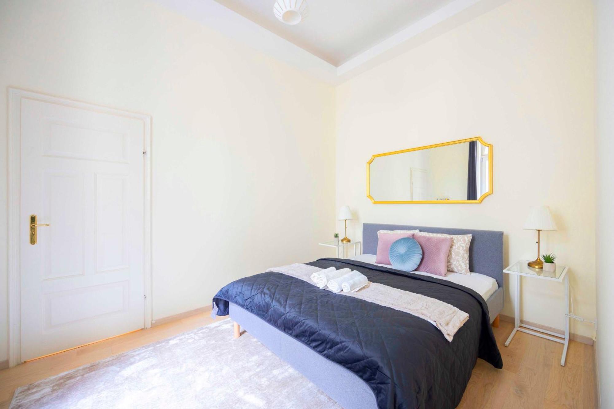 Апартаменти Exclusive & Spacious W/ 4bedrm 2bathrm *